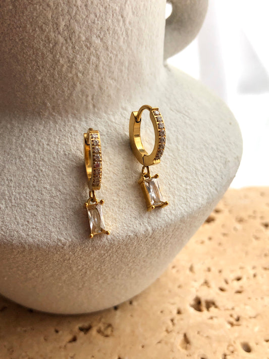 Baguette Huggie With Zircon | 18K Gold Plated