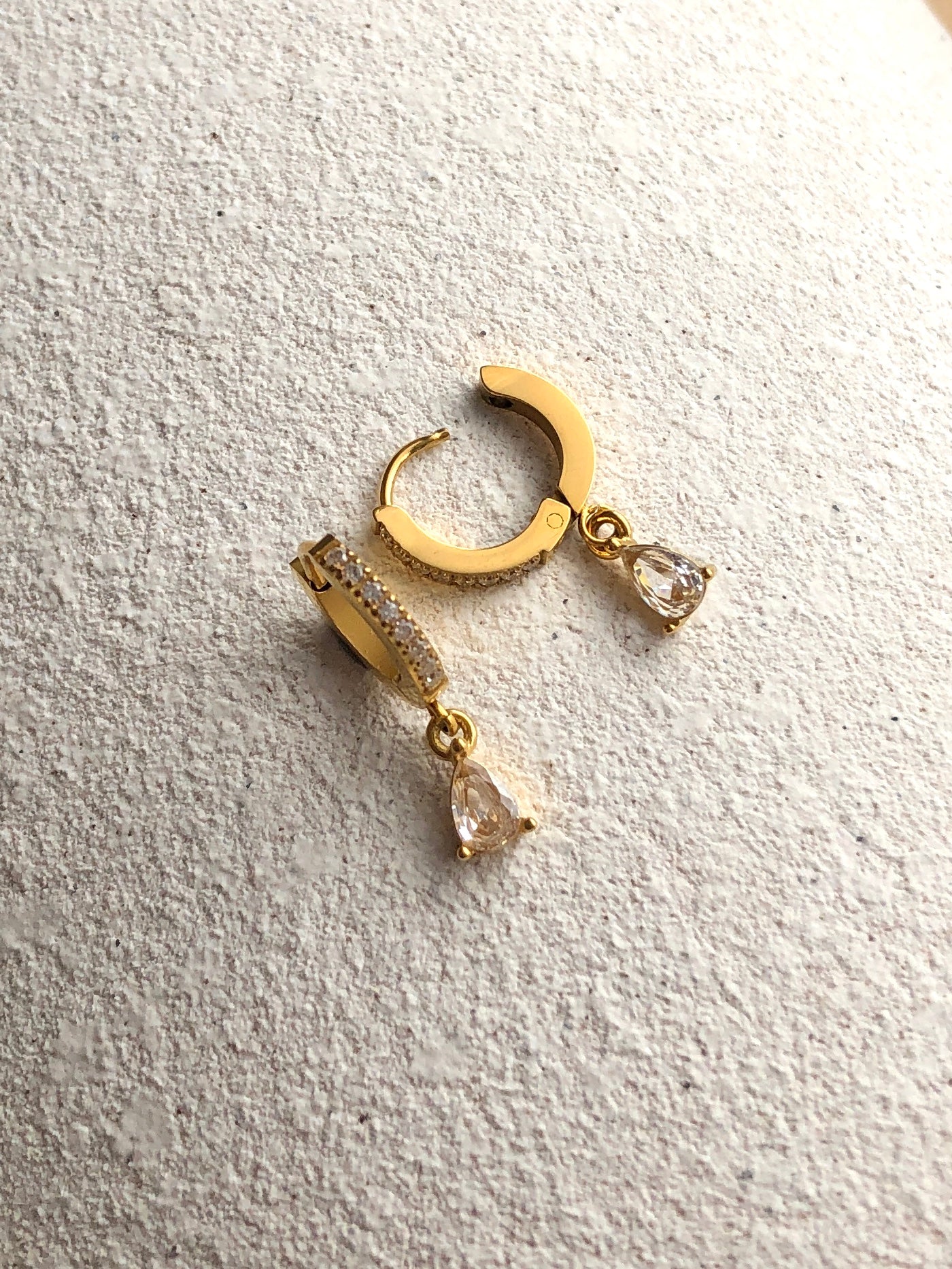 Luna Huggie With Zircon | 18K Gold Plated