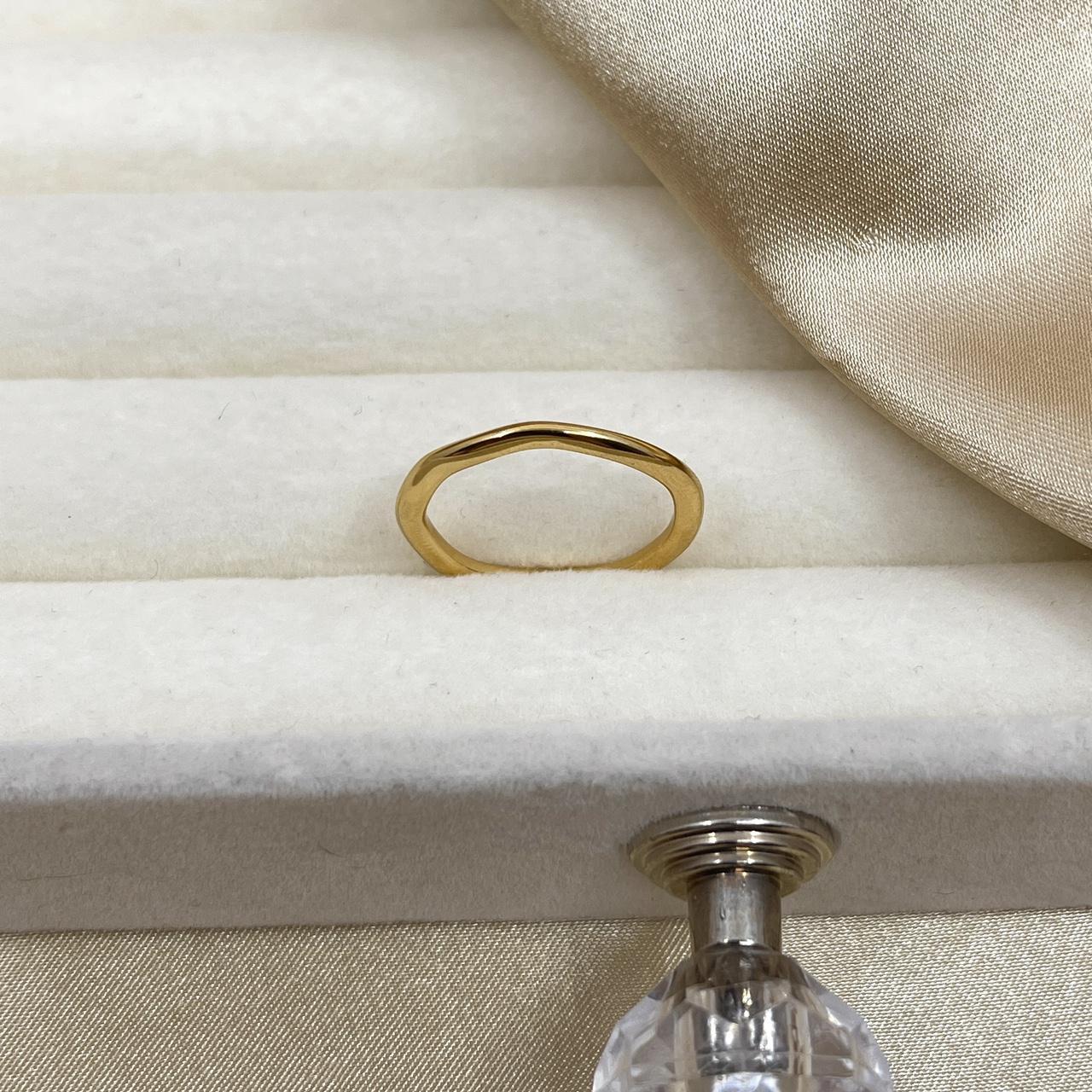 Thin Wavy Ring