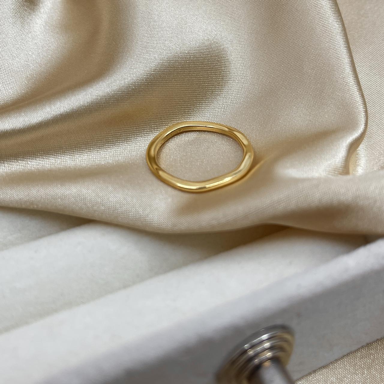 Thin Wavy Ring